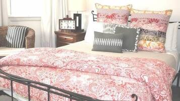 2 bedrooms, iron/ironing board, bed sheets