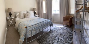 2 bedrooms, iron/ironing board, bed sheets