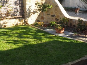 Garden - Cobblers Cottage B & B Accommodation (Willunga)