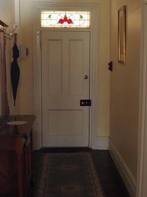 Interior entrance - Cobblers Cottage B & B Accommodation (Willunga)