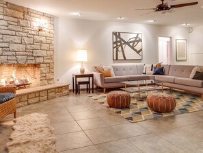 TV, peis, DVD-spiller og bordtennis