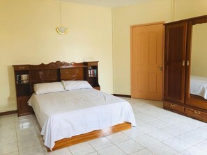 3 chambres, fer et planche à repasser, Wi-Fi, draps fournis