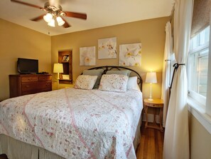 2 bedrooms, desk, iron/ironing board, free WiFi