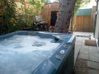 Hot Tub/Sauna/Jacuzzi/Massage Chair/Pets/ Fireplace/15 Min to Golden Gate Bridge