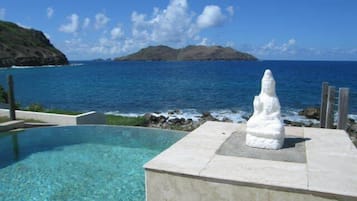 Piscina all'aperto, una piscina riscaldata