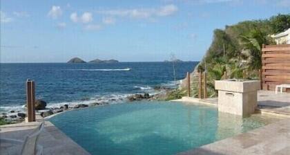 WATERFRONT PRIVATE ESTATE ! CHECK OUR REVIEWS 95% RETURNING GUESTS WALK TO BEACH