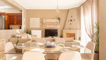 Smart TV, chimenea, videojuegos y reproductor de DVD