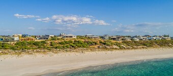 Oceanside entspannenden Blick auf den Strand. W-lan .  Licht geräumig für gemeinsame Zeiten