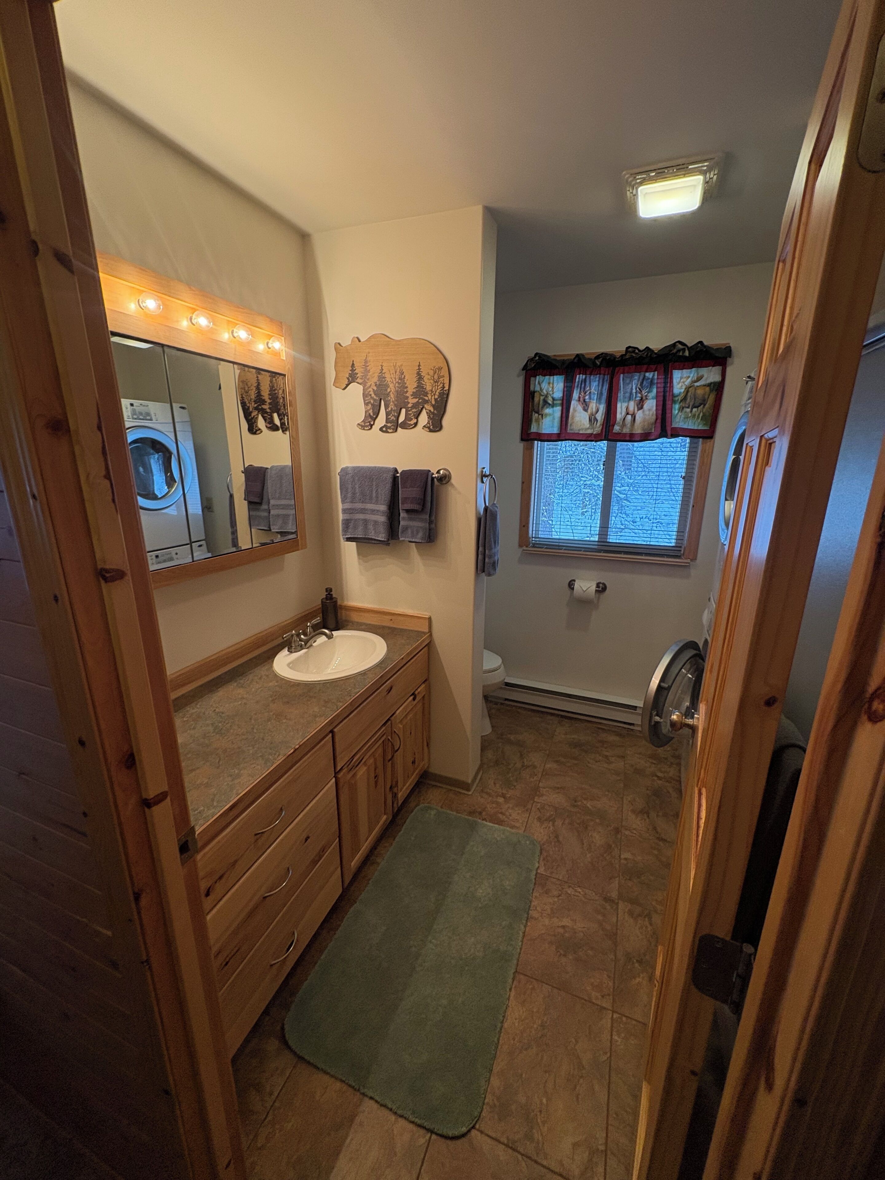 Serviettes fournies, savon, papier de toilette