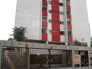 Exterior - CARNIVAL PROMOTION 4.5mil for up to 10 people in 2 apartments in the same edf (Derby)