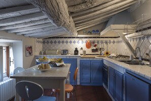 Fridge, microwave, oven, stovetop -  Lucca center: Duke Design apartment  with wonderful view (Lucca)