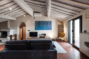 Smart TV, fireplace, books, stereo -  Lucca center: Duke Design apartment  with wonderful view (Lucca)
