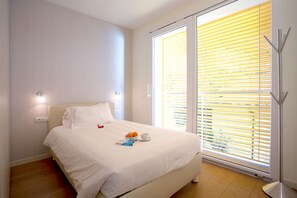 3 slaapkamers, een strijkplank/strijkijzer, wifi, beddengoed