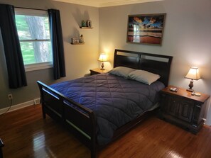 4 bedrooms, desk, iron/ironing board, travel crib
