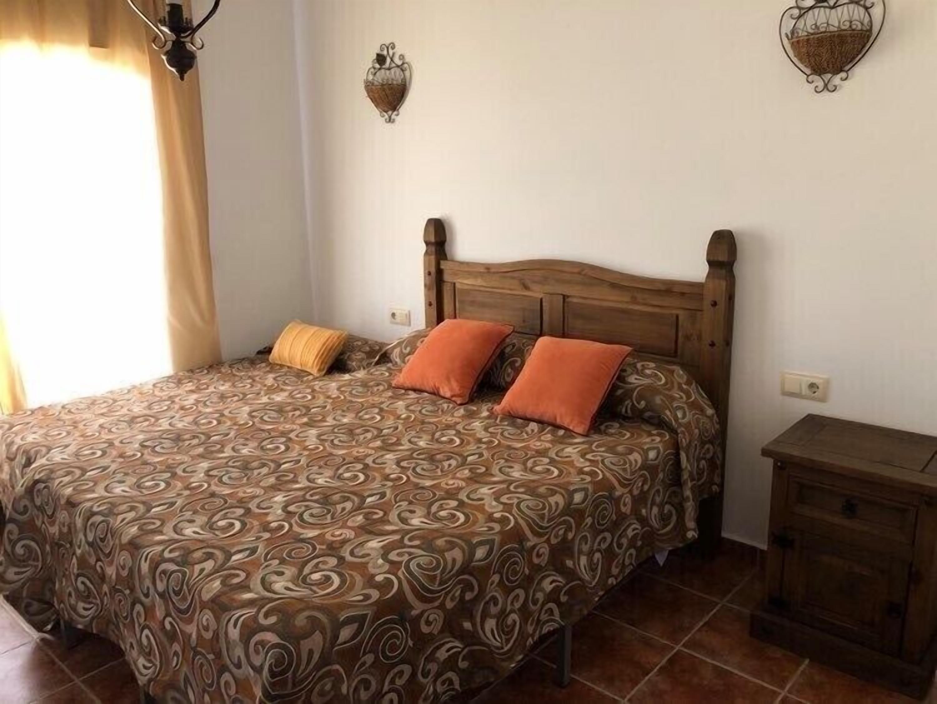 6 dormitorios, tabla de planchar con plancha, wifi y ropa de cama