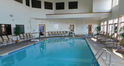 Studio Unit at Longhollow Point Inn