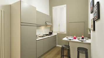 Kühlschrank, Mikrowelle, Herdplatte, Geschirrspüler