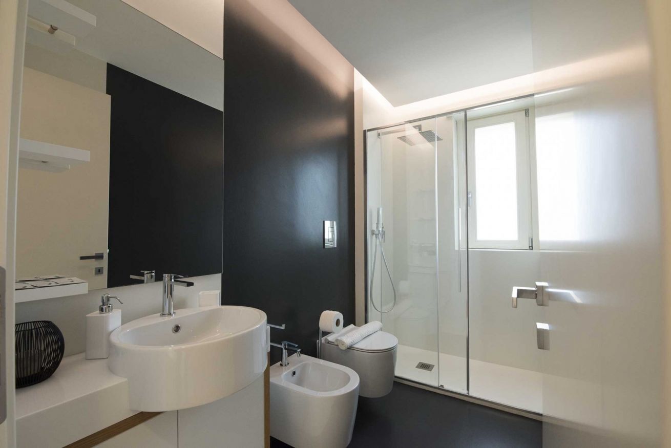 Een douche, een haardroger, een bidet