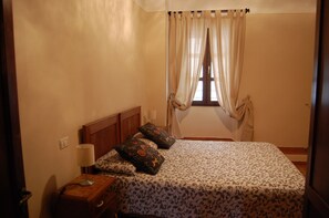 9 bedrooms, iron/ironing board, WiFi, bed sheets
