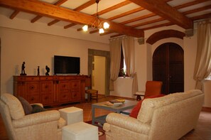 TV, DVD player
