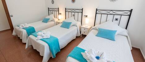 5 chambres, fer et planche à repasser, accès Internet, draps fournis