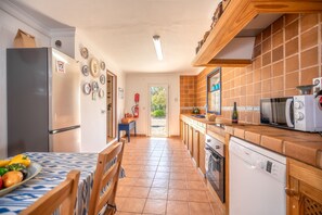 Fridge, microwave, oven, stovetop - JESUS Finca for 5 with Pool in Pollensa (Port de Pollença)