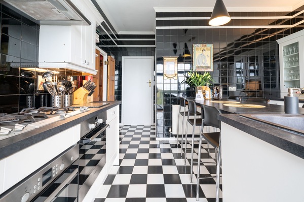 KĂŒhlschrank, Mikrowelle, Ofen, Herdplatte