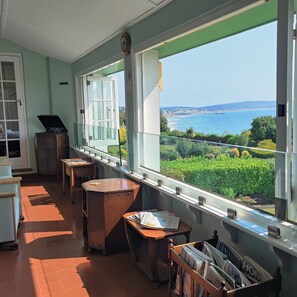 Interior - Luxury Art Deco, Award Winning and truly iconic for up to 16 guests (Shanklin)