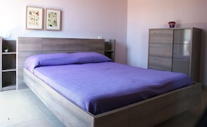 4 bedrooms, iron/ironing board, travel cot, free WiFi