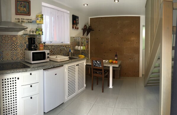 Fridge, microwave, coffee/tea maker, electric kettle