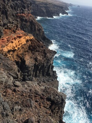 A rugged coastline with steep cliffs and a turbulent sea. - Village house completely renovated 4 apartments with courtyard in Arico Viejo. (Arico Viejo)