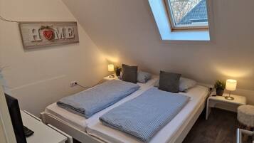 3 bedrooms, in-room safe, iron/ironing board, travel crib