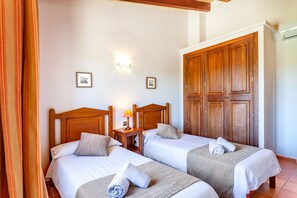 5 chambres, coffres-forts dans les chambres, Wi-Fi gratuit