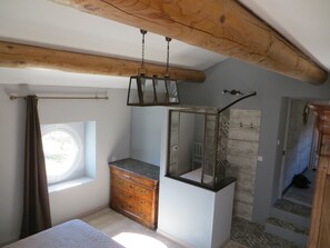 3 chambres, fer et planche à repasser, lit de bébé portatif, Wi-Fi