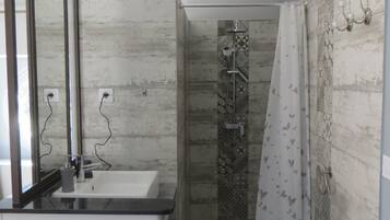 Baignoire, sĂšche-cheveux