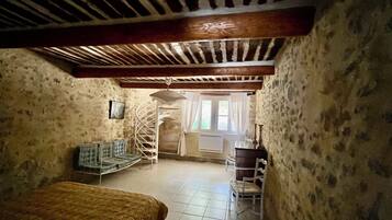 3 bedrooms, iron/ironing board, travel crib, free WiFi