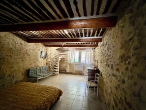 3 bedrooms, iron/ironing board, travel crib, free WiFi - Charming Magnanerie with swimming pool and pétanque court in an idyllic setting (Bonnieux)