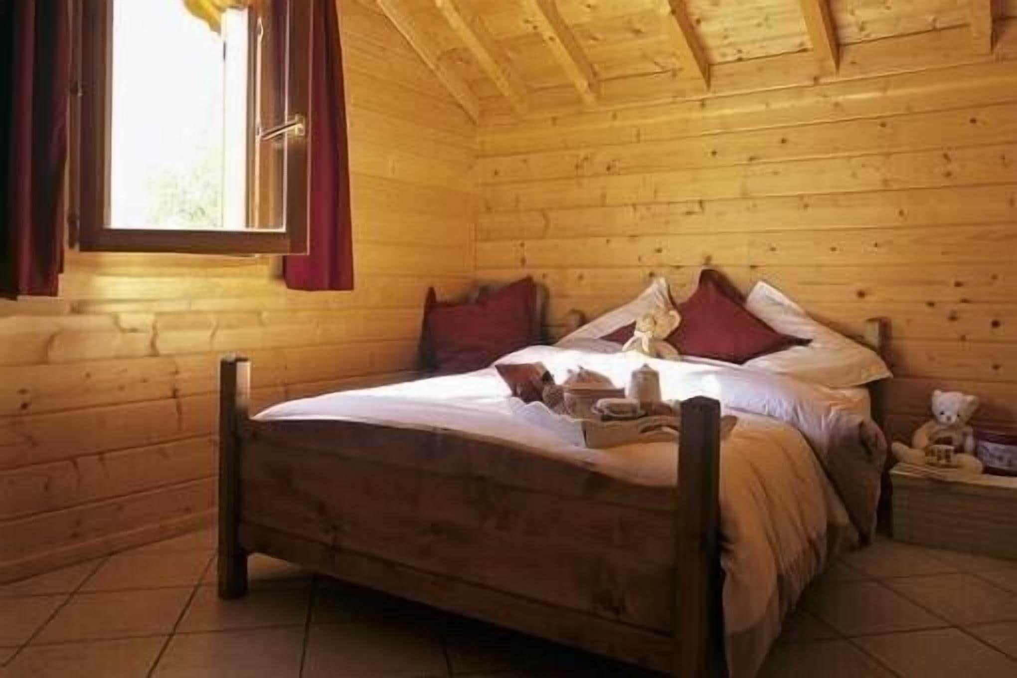 5 bedrooms, iron/ironing board, travel crib, free WiFi