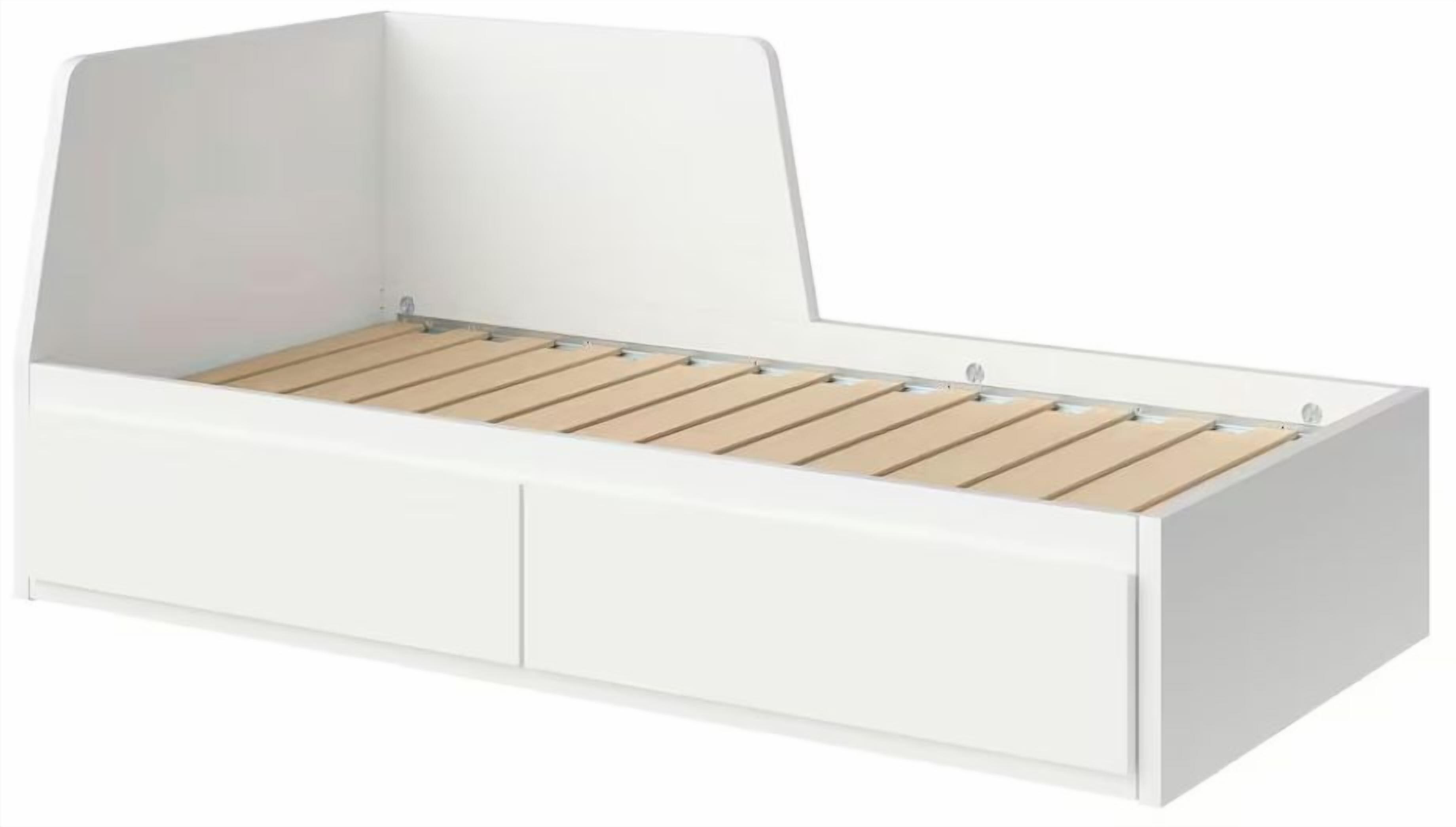 Une table de chevet blanche, avec un plateau à lattes en bois et des tiroirs.