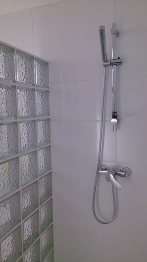 Shower, towels