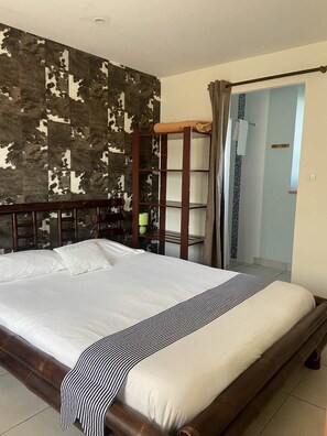 1 habitación, tabla de planchar con plancha y wifi gratis 