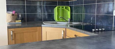 Fridge, microwave, oven, coffee/tea maker