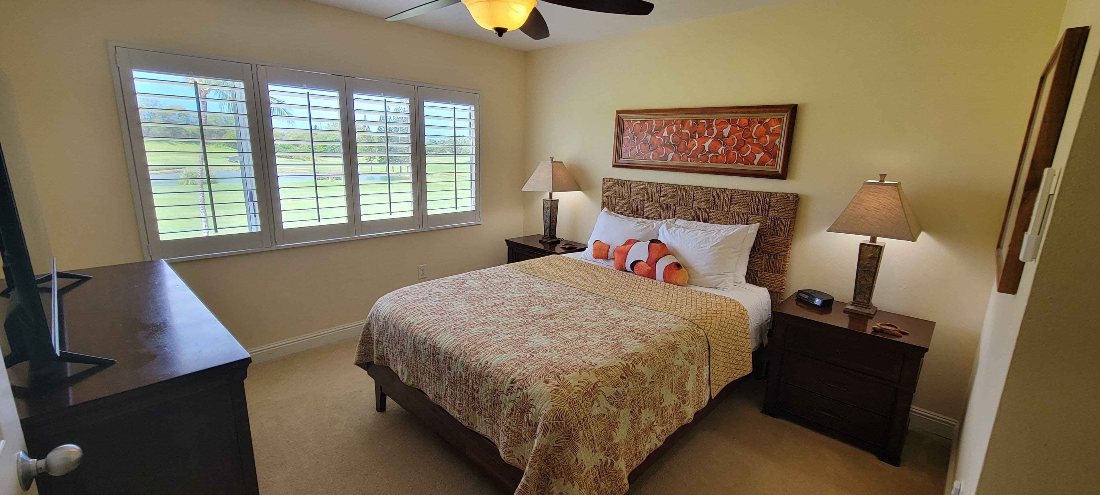 3 bedrooms, desk, iron/ironing board, travel crib