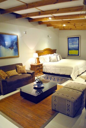 1 bedroom, in-room safe, iron/ironing board, WiFi - Free Airport Pick Up, 40 Mbps Wifi, San Isidro Studio #1 (Lima)