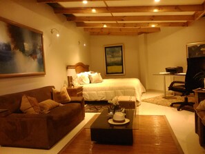 1 bedroom, in-room safe, iron/ironing board, WiFi - Free Airport Pick Up, 40 Mbps Wifi, San Isidro Studio #1 (Lima)
