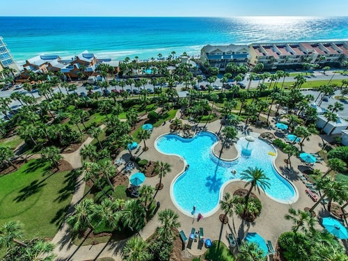  Designer decor, Direct View, Very clean and well maintaned. Sleeps 6. 