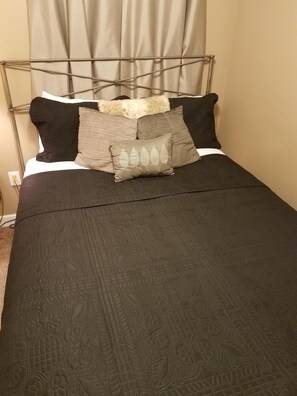 3 bedrooms, iron/ironing board, travel crib, free WiFi