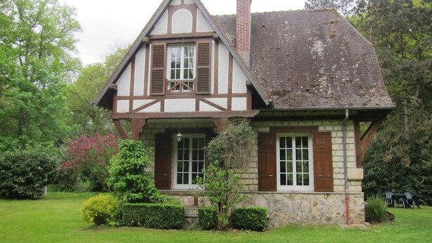 A traditional half-timbered house with a stone foundation, wooden beams, and a sloped roof. - 3 of cottage oak: Nestled in a clearing in the middle of Vexin regional park (Chambly)