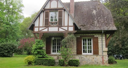 3 de roble casa: Ubicado en un claro en medio del parque regional Vexin