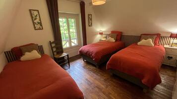 2 chambres, fer et planche à repasser, Wi-Fi gratuit, draps fournis